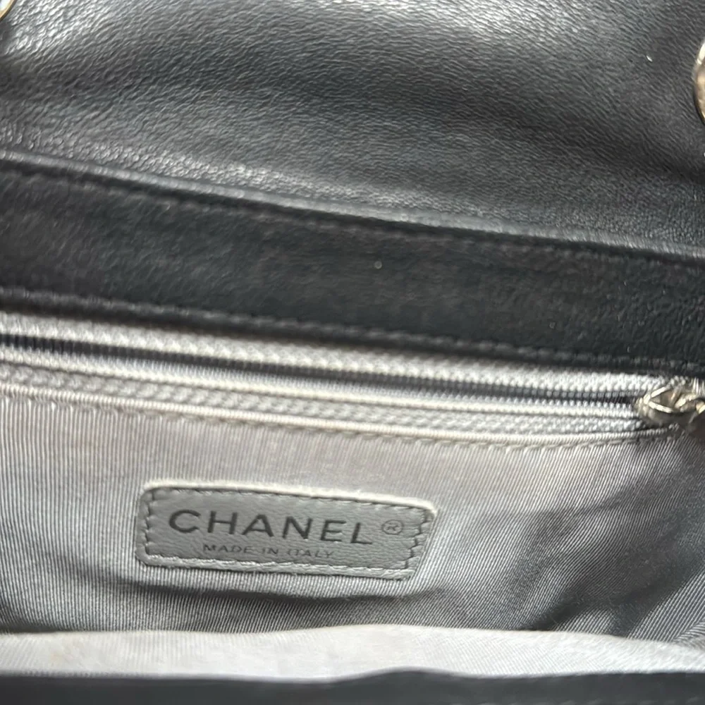 Chanel black leather chain around crossbody bag chunky silver hardware 8x6